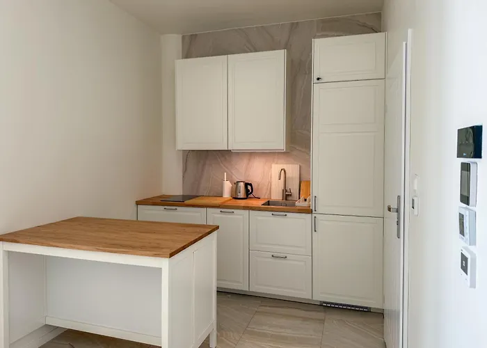 Hampton Przy Plazy - Etezje Apartment Rewa